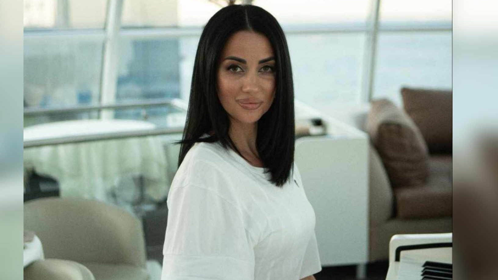 webcam-jonge-vrouw-Yourlove-Cup-C-1762698878552.mp4