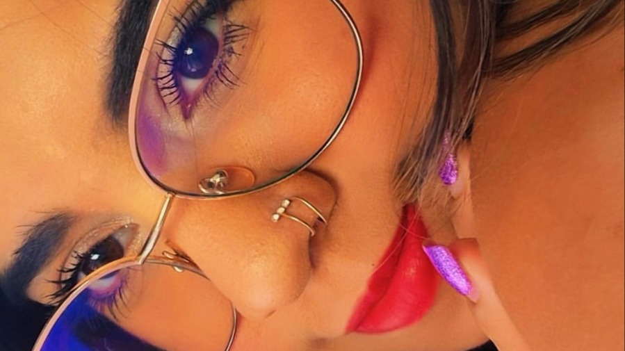 webcam-geile-jonge-vrouw-ZafiroClean-Cup-A-1763679448391.mp4